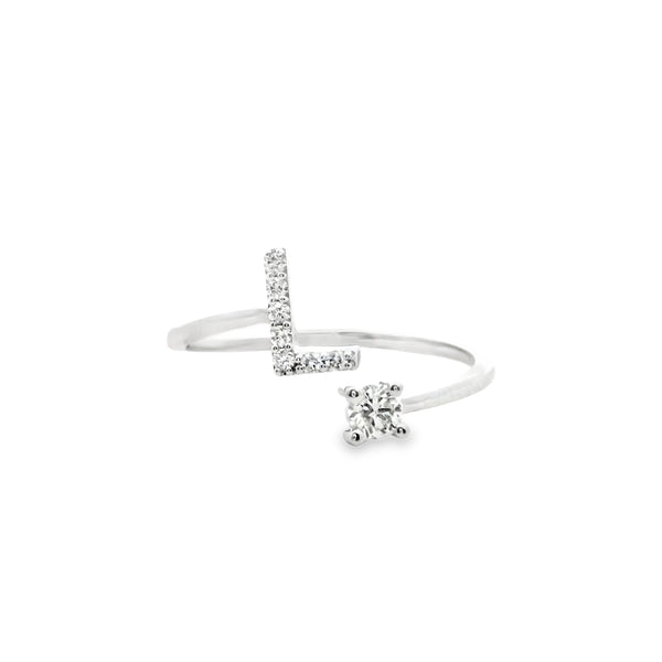 Anillo de diamantes con letra L